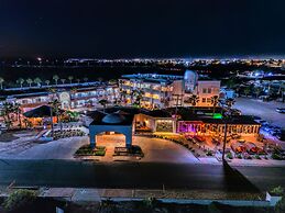 Laos Mar Hotel & Suites