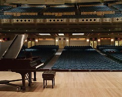 Holiday Inn Express & Suites Youngstown West - Austintown by IHG