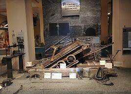 Holiday Inn Express & Suites Youngstown West - Austintown by IHG