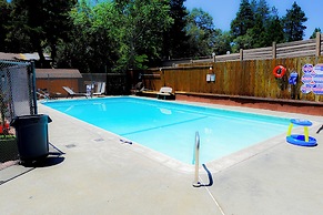 Sleepy Hollow Cabins and Hotel