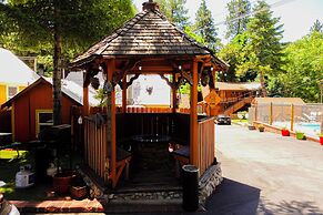 Sleepy Hollow Cabins and Hotel