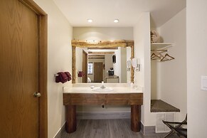 Sleepy Hollow Cabins and Hotel