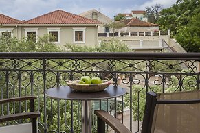 Balhambra Suites - Adults Only