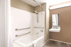 Microtel Inn & Suites by Wyndham Dickinson