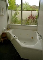 Shizuka Ryokan Japanese Guesthouse