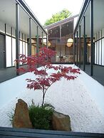 Shizuka Ryokan Japanese Guesthouse