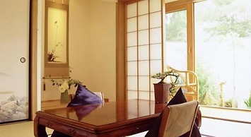Shizuka Ryokan Japanese Guesthouse