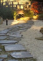 Shizuka Ryokan Japanese Guesthouse