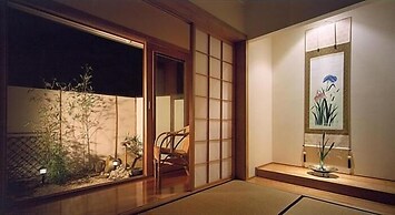 Shizuka Ryokan Japanese Guesthouse