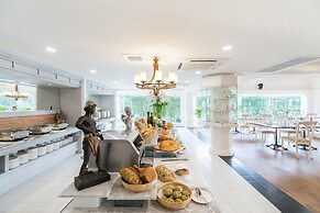 Kalanan Riverside Resort