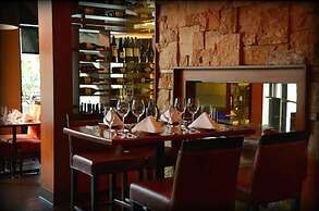 The Holman Grand Hotel