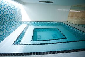 The Holman Grand Hotel