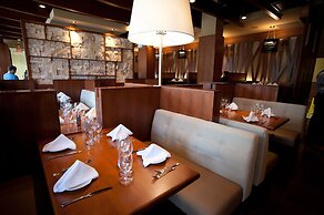 The Holman Grand Hotel