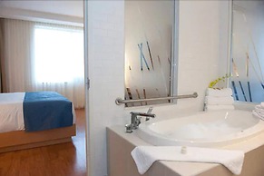 The Holman Grand Hotel