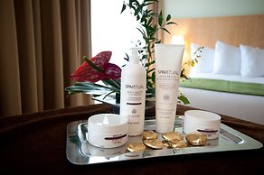 The Holman Grand Hotel