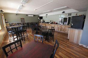 Blackstone Lodge & Suites