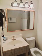 Blackstone Lodge & Suites