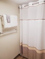 Blackstone Lodge & Suites