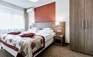 Hotel Gromada Pila