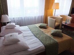 Hotel Gromada Pila