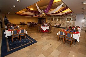 Hotel Gromada Pila
