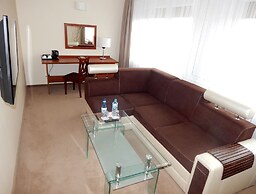 Hotel Gromada Pila
