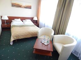 Hotel Gromada Pila