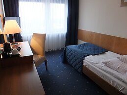 Hotel Gromada Pila