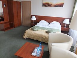 Hotel Gromada Pila