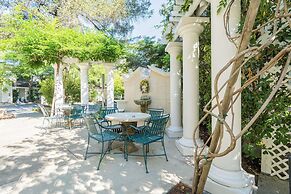 The Bergson, BW Signature Collection