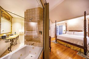 The Bergson, BW Signature Collection