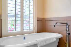 The Bergson, BW Signature Collection