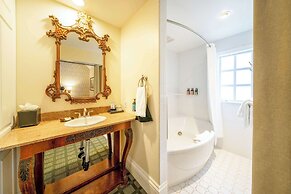 The Bergson, BW Signature Collection