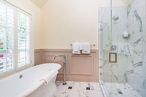 The Bergson, BW Signature Collection