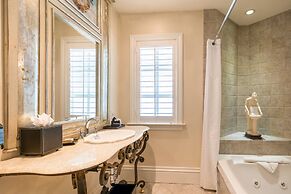 The Bergson, BW Signature Collection