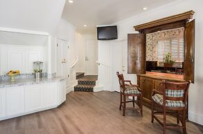 The Bergson, BW Signature Collection