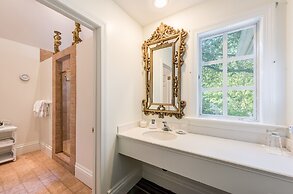 The Bergson, BW Signature Collection