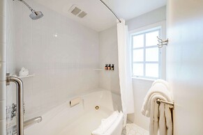 The Bergson, BW Signature Collection