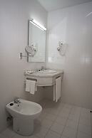 Hotel Feira Pedra Bela