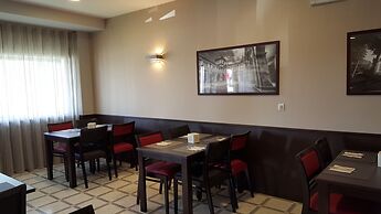 Hotel Feira Pedra Bela