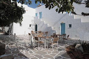 Agia Anna Living