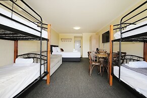 Lake Jindabyne Hotel