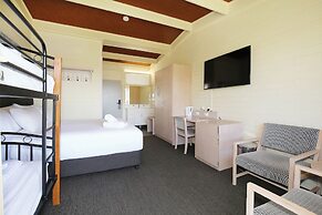 Lake Jindabyne Hotel