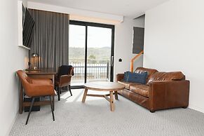 Lake Jindabyne Hotel