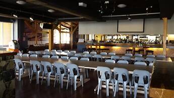 Lake Jindabyne Hotel