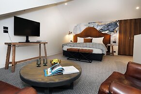 Lake Jindabyne Hotel