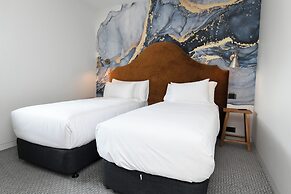 Lake Jindabyne Hotel