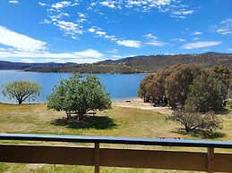 Lake Jindabyne Hotel