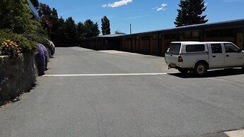 Lake Jindabyne Hotel