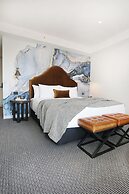 Lake Jindabyne Hotel